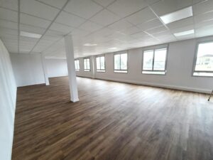 A LOUER – DECINES CHARPIEU – 105 m² non divisibles