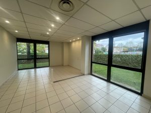 A LOUER – VENISSIEUX – 152 m² non divisibles