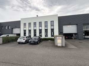 A VENDRE OU A LOUER – VENISSIEUX – 731 m² non divisibles