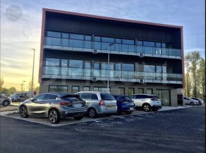 A LOUER – BEYNOST – 232.93 m² RDC et R+2