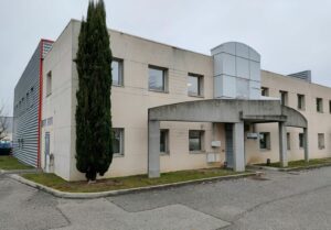 A VENDRE OU A LOUER – SAINT PRIEST – 500 m² non divisibles