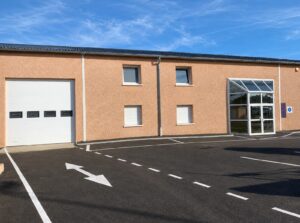 A LOUER – PUSIGNAN – 878 m² divisibles à partir de 60 m²