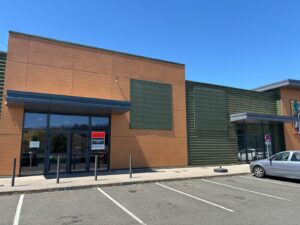 PÔLE COMMERCIAL DE VINZELLES – A LOUER – VINZELLES – 385 m²