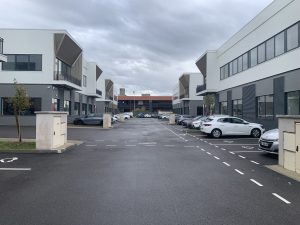 A VENDRE OU A LOUER – CHASSIEU – 548 m² non divisibles