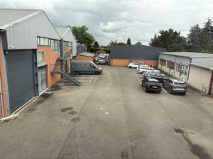 A VENDRE – CRAPONNE – 130 m² divisibles à partir de 59 m²