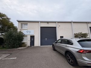 A LOUER – DECINES CHARPIEU – 592 m² non divisibles