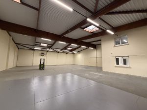 A LOUER – DECINES CHARPIEU – 583 m² non divisibles