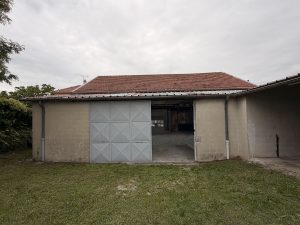 A LOUER – RILLIEUX LA PAPE – 304 m²