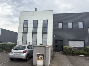 A VENDRE OU A LOUER – VENISSIEUX – 587 m² non divisibles