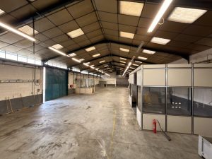 A VENDRE – DECINES CHARPIEU – 1 300 m² non divisibles