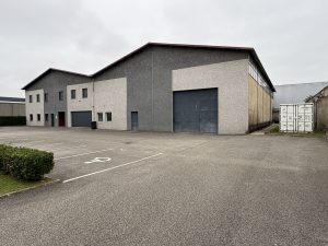 A VENDRE – DECINES CHARPIEU – 1 092 m² non divisibles
