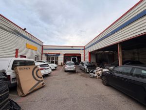 A VENDRE – DECINES CHARPIEU – 550 m² non divisibles