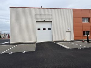 A LOUER – CHASSIEU – 2 110 m² divisibles à partir de 290 m²