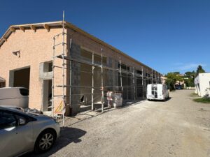 A LOUER – SAINT PRIEST – 420 m² divisibles à partir de 70 m²