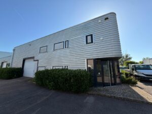 A LOUER – BELIGNEUX – 666 m² non divisibles
