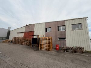 A LOUER – BRIGNAIS – 1 600 m² divisibles