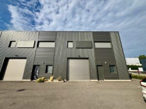 A LOUER – CHAZAY D&rsquo;AZERGUES – 184 m²