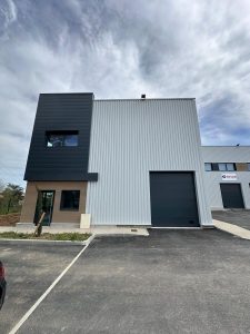 A VENDRE OU A LOUER – LA TOUR DE SALVAGNY – 442 m² non divisibles