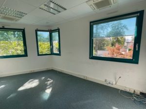 A LOUER – CHARBONNIERES LES BAINS – 220 m² divisibles à partir de 40 m²